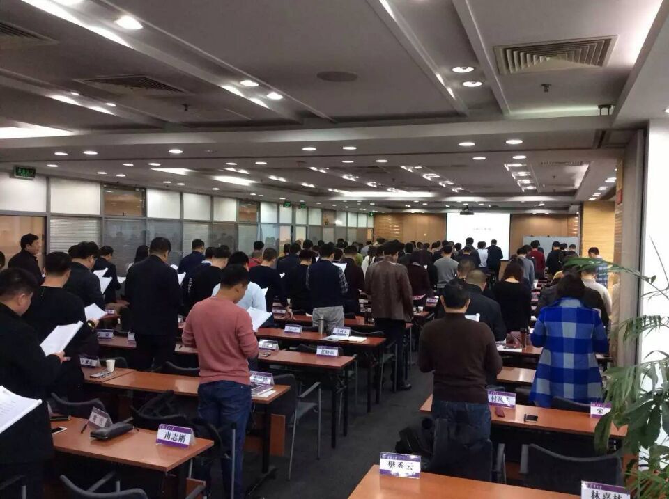 清華大學國際化工商管理總裁班2015年11月開課同學們晨讀