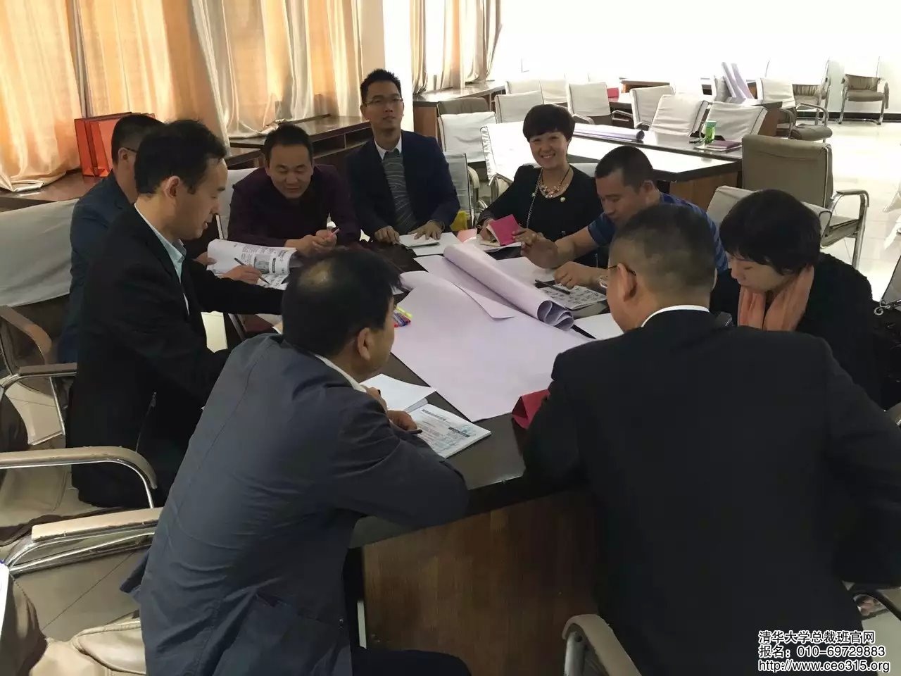 清華大學(xué)高級(jí)工商管理研修班阿克蘇四期班學(xué)員分組討論